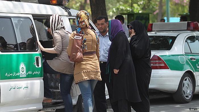 نیروی انتظامی طرح “عفاف وحجاب “و “امنیت اخلاقی “را به وزارت کشور سپرد