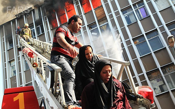 دو کارگر زن درآتش سوزی کارگاه توليد پوشاک در تهران کشته شدند