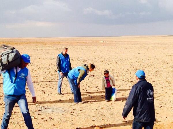 کودک چهار ساله سوری با پای پیاده به مرز اردن رسید