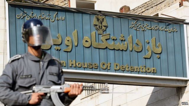 شیرین عبادی: مسئولان حمله به زندانیان باید تحریم شوند