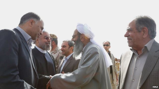 مولانا عبدالحمید، امام جمعه زاهدان و حسن روحانی رئیس جمهور ایران